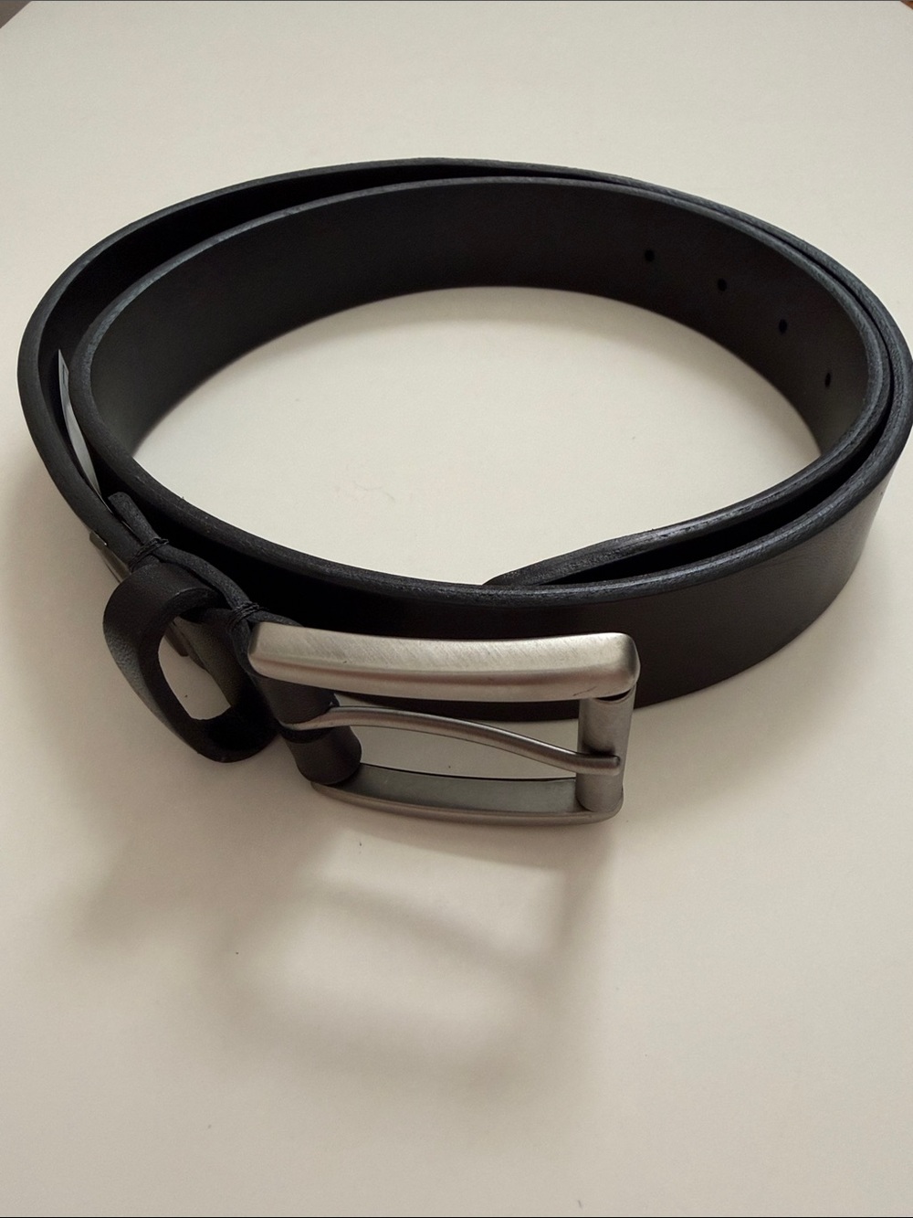 Men’s DKNY Black Full Grain Leather Belt 36 Brushed Silver Tone Square Buckle